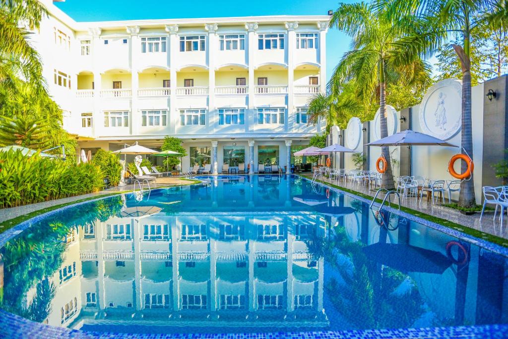 a swimming pool in front of a hotel at Eden Plaza Da Nang Hotel in Da Nang