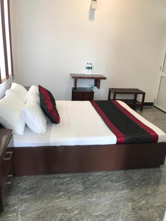 Dumi's Shelter Home Stay - Deluxe Double Room With Balcony