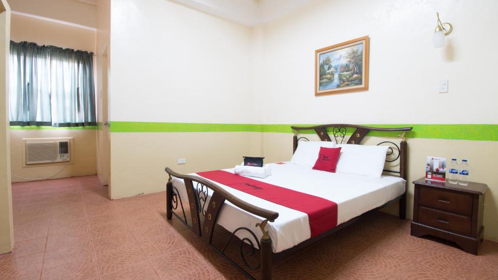 RedDoorz at Praferosa Resort Hotel Calamba - Deluxe Room