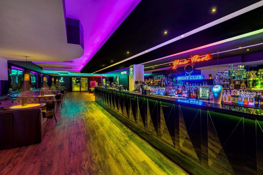 a bar with a lot of bottles of alcohol at Grand Lubicz Uzdrowisko Ustka in Ustka