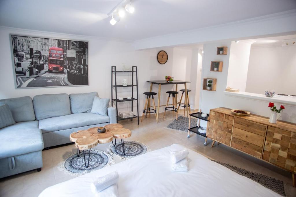 Thessaloniki Center Small Studio Apartment - 6