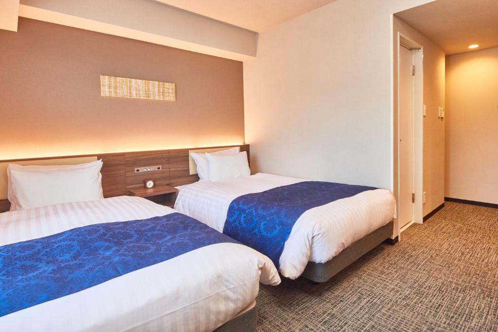 &and COMFY HOTEL Kumamoto Jo View房間的床