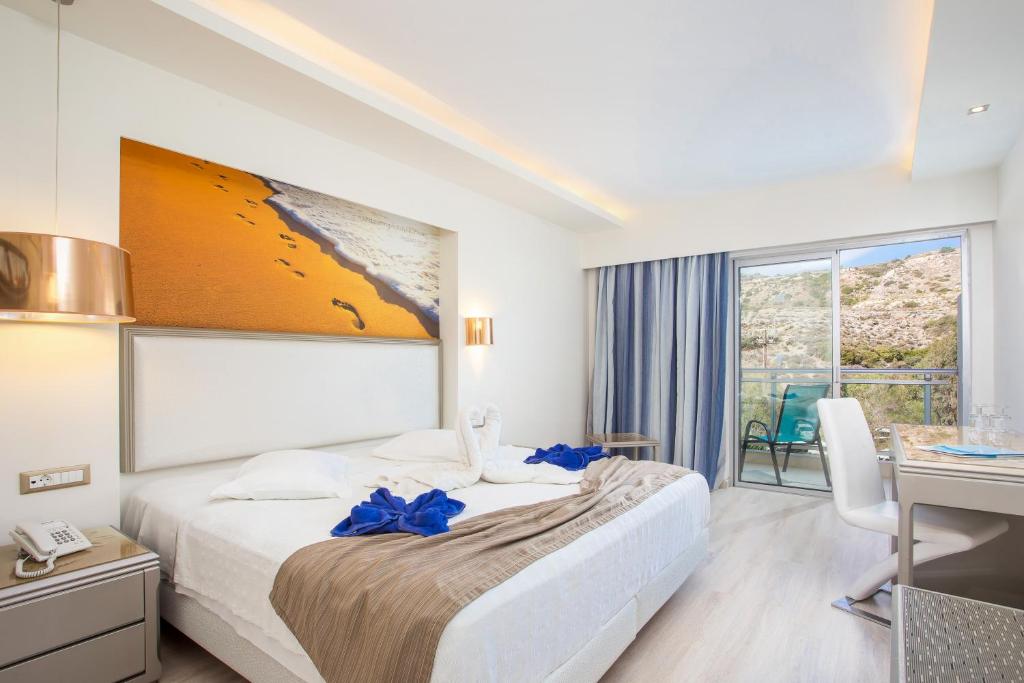 Pegasos Deluxe Beach Hotel