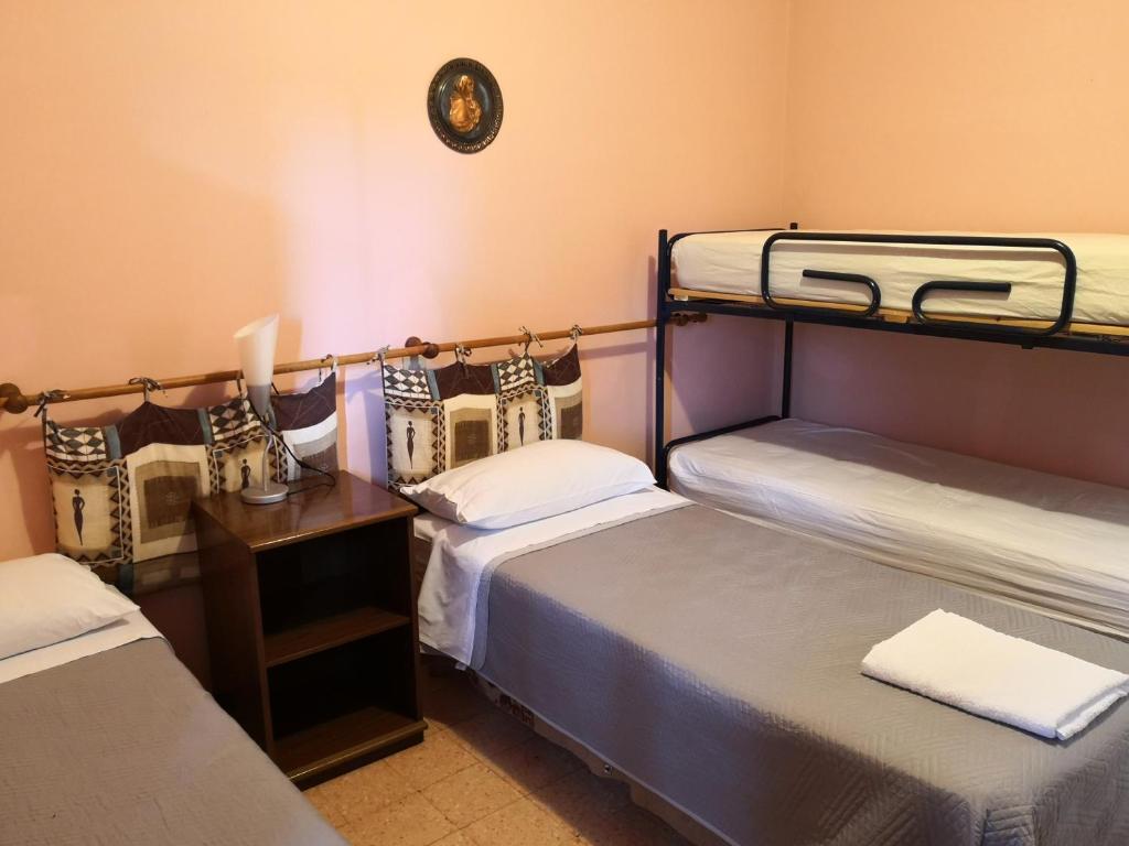 Кровать или кровати в номере Trattoria Bar Oasi