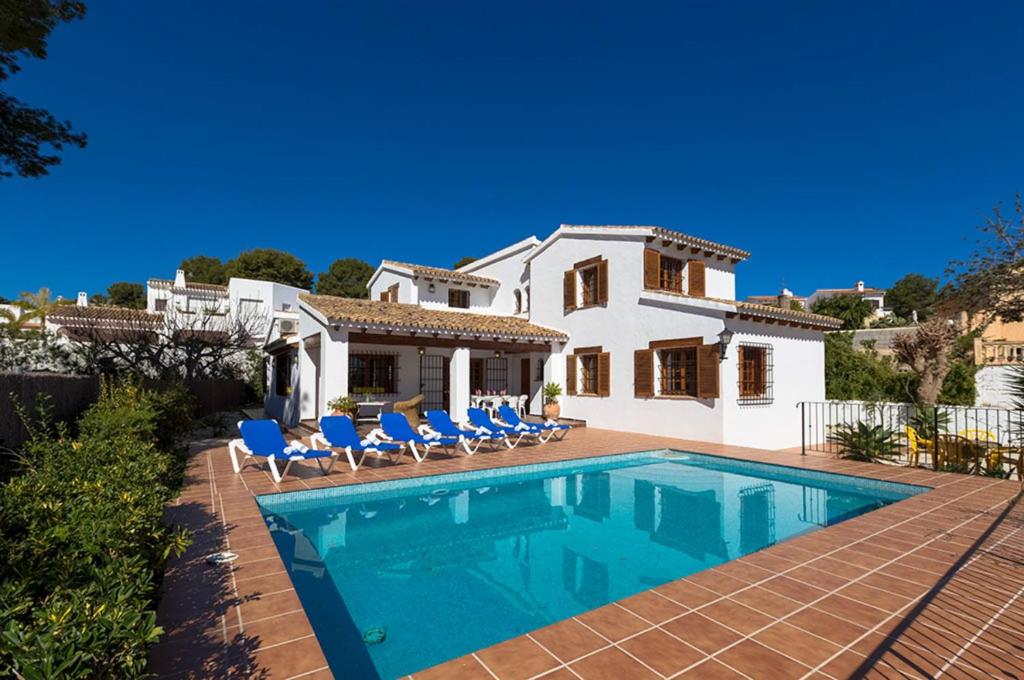 Swimmingpoolen hos eller tæt på Villas Guzman - Andurina