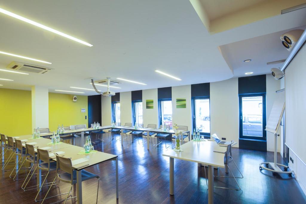 Área de negócios e/ou sala de conferências em Hotel Cult Frankfurt City