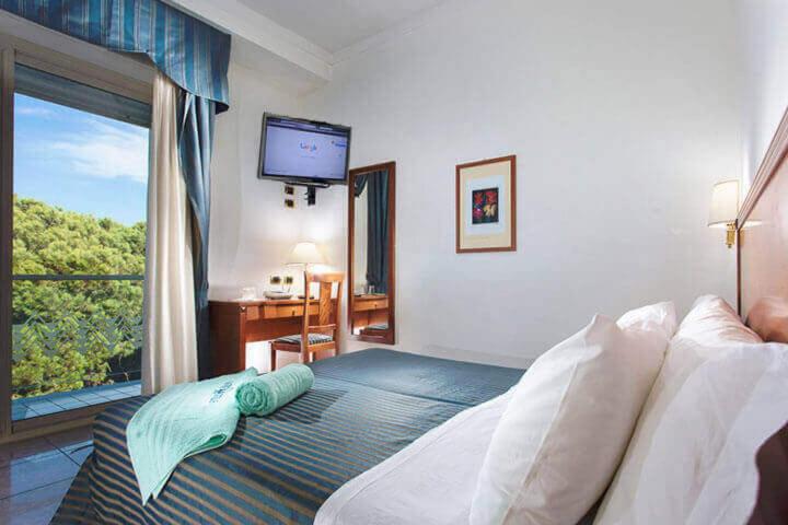 Postel nebo postele na pokoji v ubytování Hotel Everest