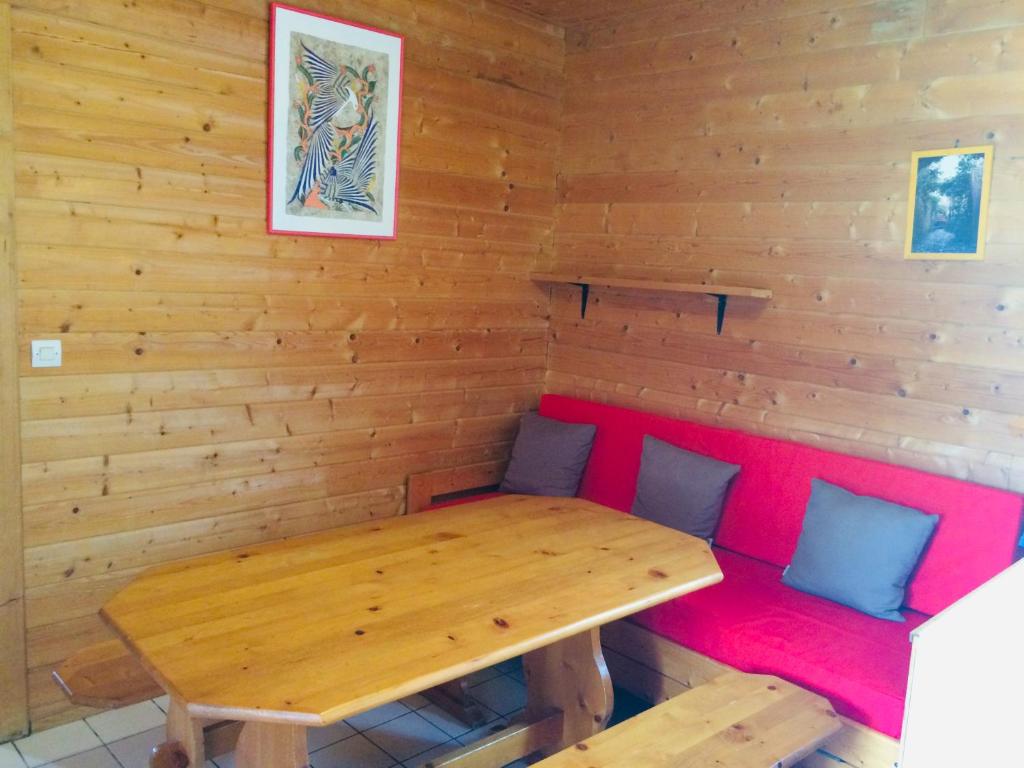 Posezení v ubytování Les Chalets de Thegra proche de Rocamadour et Padirac