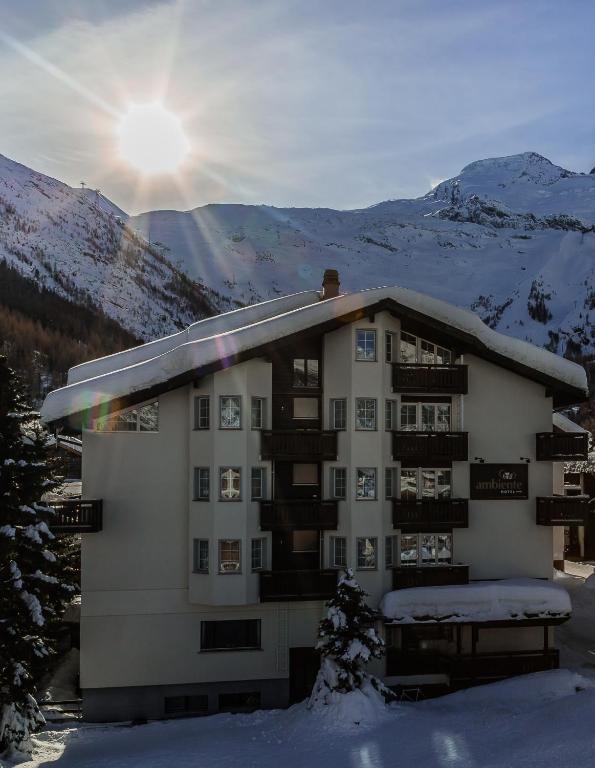 Nespecifikovaný výhled na hory nebo výhled na hory při pohledu z hotelu