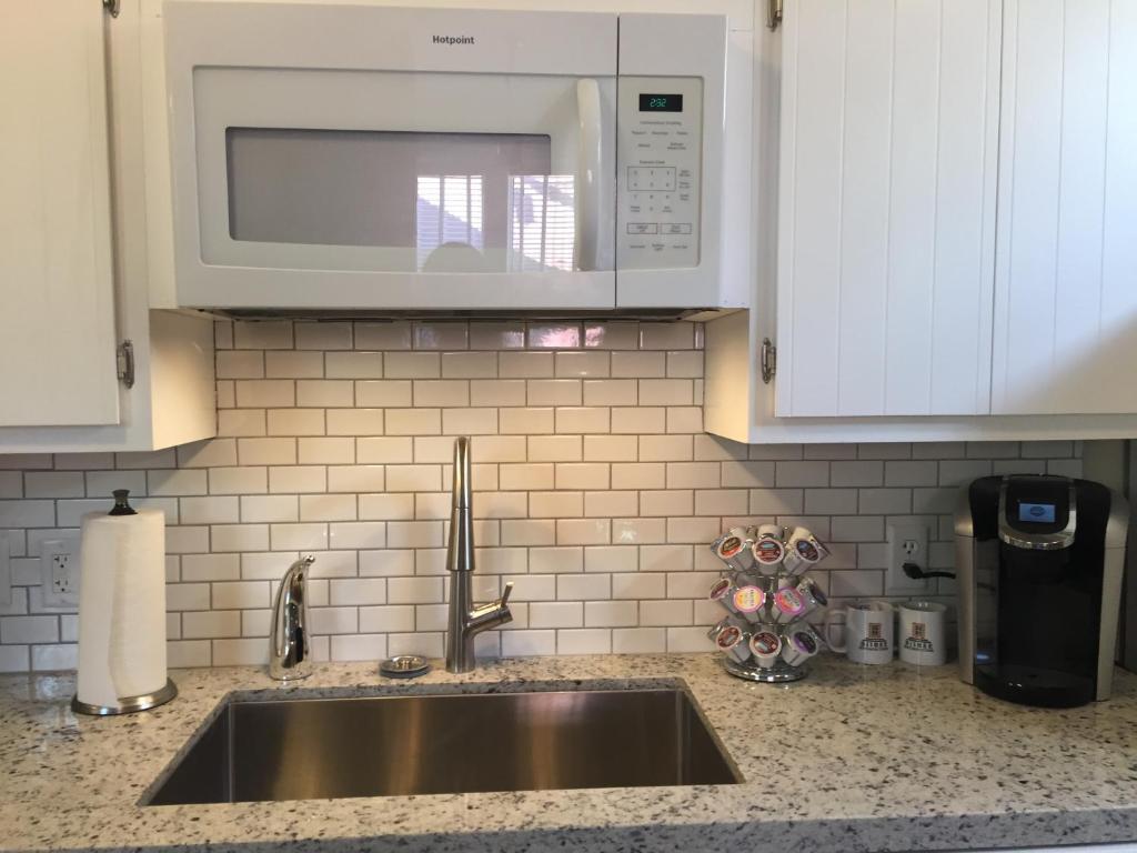 Kuchyň nebo kuchyňský kout v ubytování Bisbee Brownstone Suites