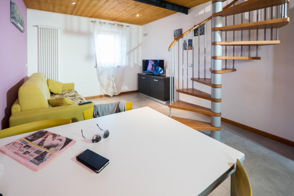 TV a/nebo společenská místnost v ubytování Albergo Diffuso Magredi
