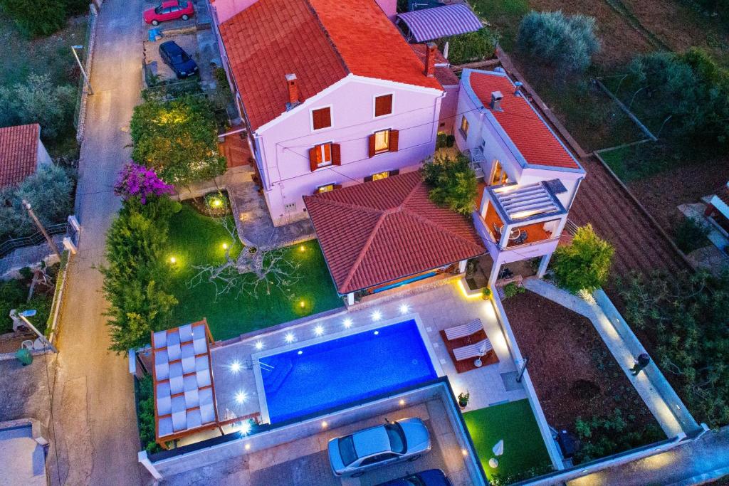 an overhead view of a house with a swimming pool at Apartments Guc in Preko