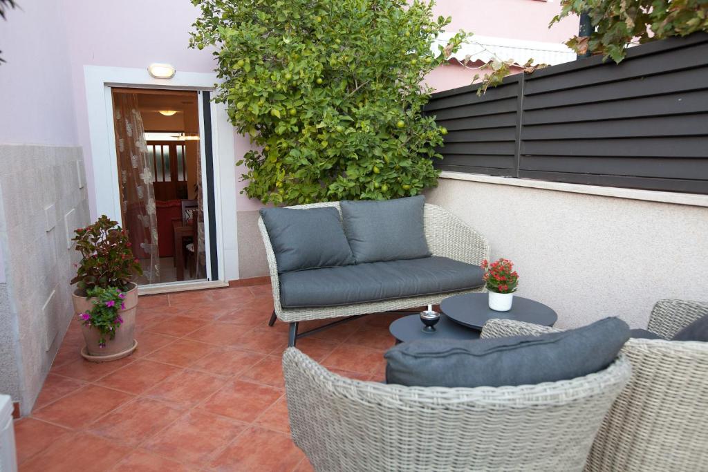 Apartments Guc - Apartamento De Dos Dormitorios Con Terraza