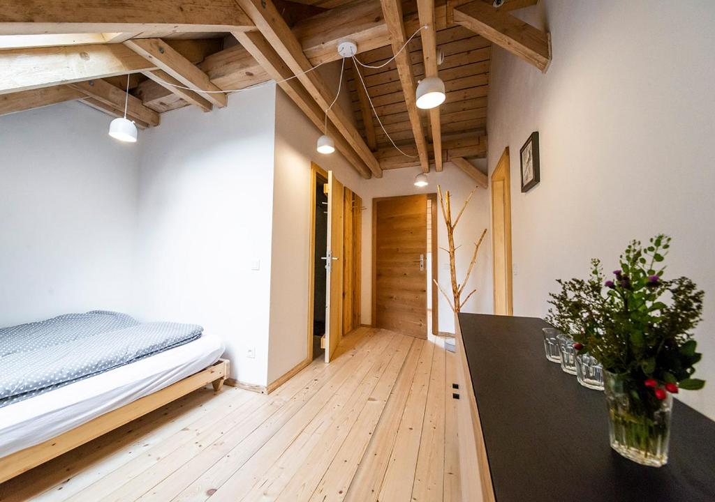 Postel nebo postele na pokoji v ubytování Samota Hojšín