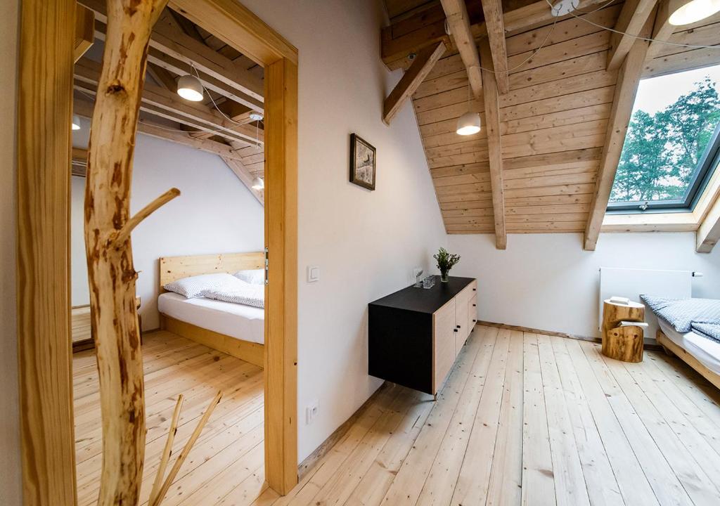 Postel nebo postele na pokoji v ubytování Samota Hojšín