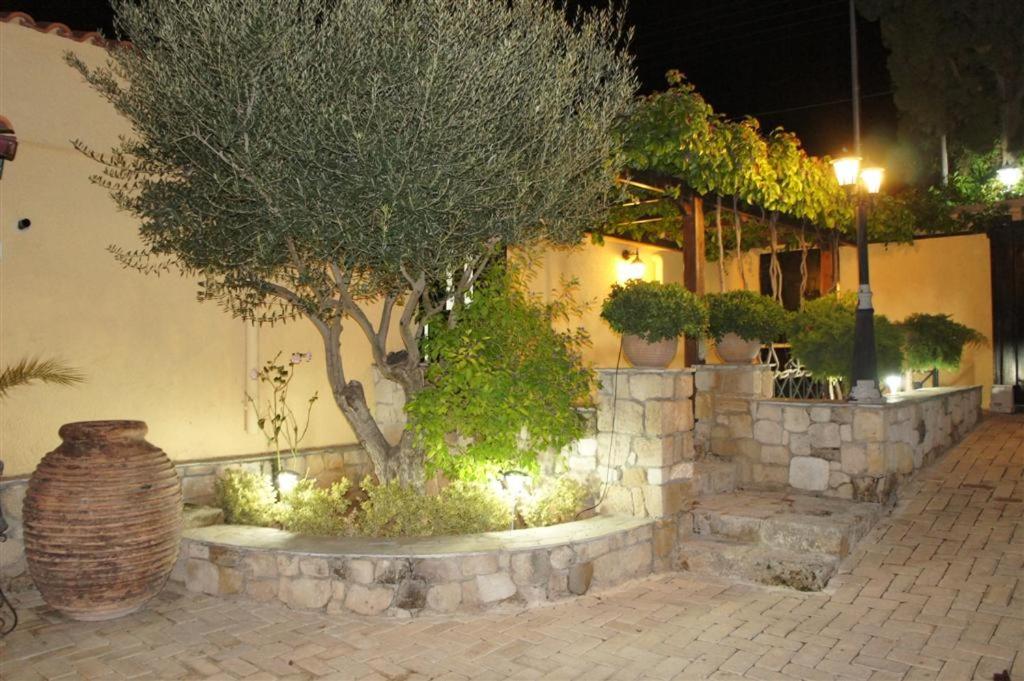 Vonkajšia záhrada v ubytovaní Stone Guesthouse