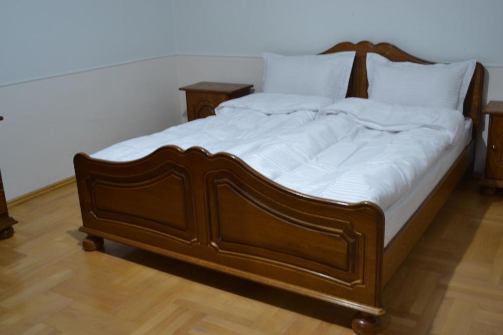 Postel nebo postele na pokoji v ubytování Royal Telavi