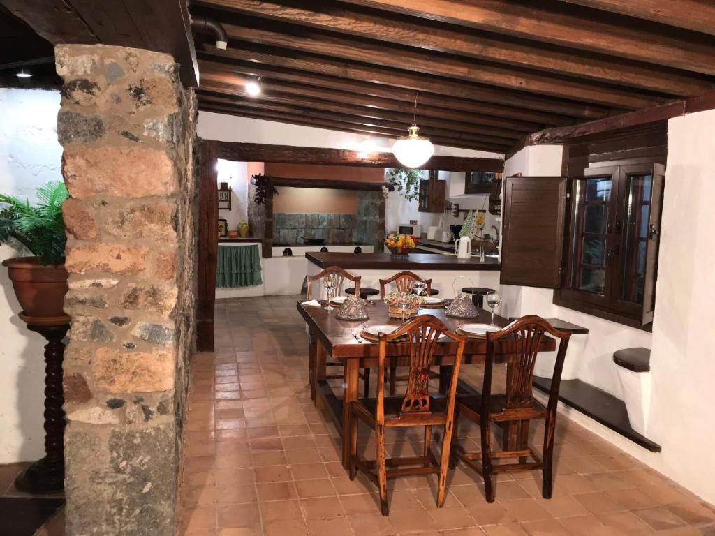Finca Casa Jardín - Vivienda Vacacional, La Laguna – Prețuri ...