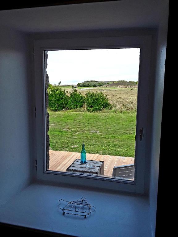 a window in a room with a view of a field at Ty Biz in Saint-Jean-Trolimon