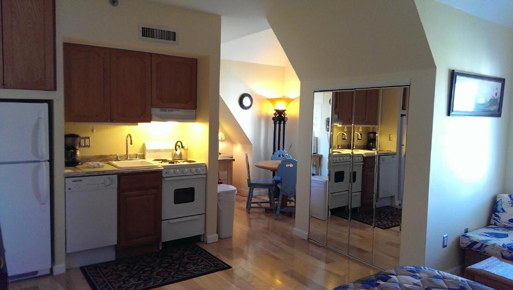 Montauk Manor - Executive Studio