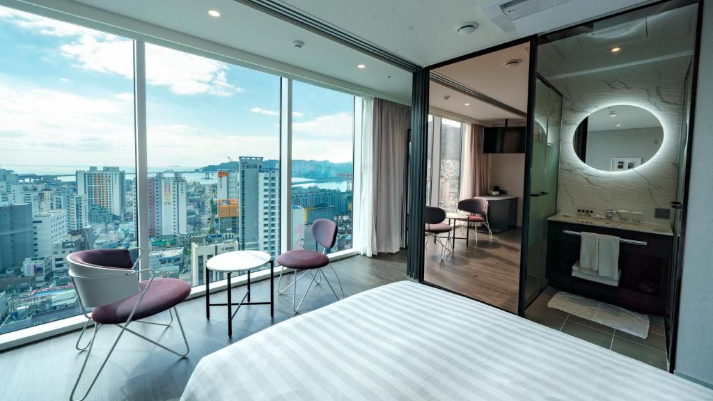 Lavalse Hotel - Standaard Twin Room Met Uitzicht Op De Stad