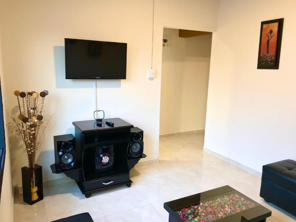 TV a/nebo společenská místnost v ubytování Casa Santa Isabel