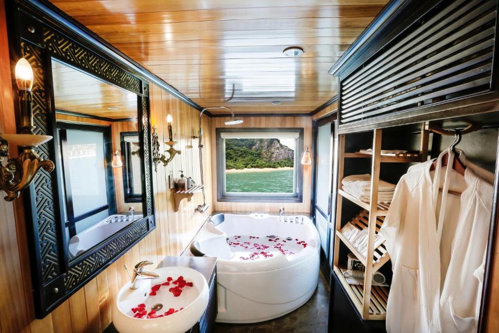 Ảnh trong thư viện ảnh của Starlight Cruise ở Hạ Long