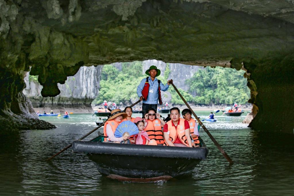 Khách lưu trú tại Starlight Cruise