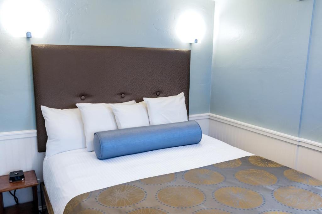 Ocean Echo Inn & Beach Cottages - Sand Dollar Room (14), Standard Queen - No Pets