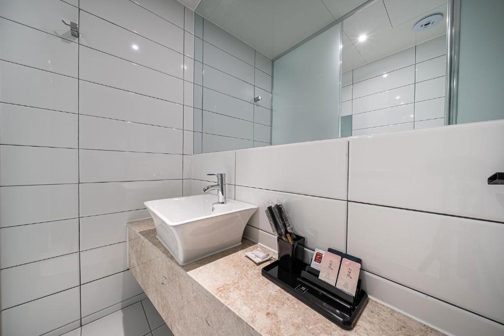 Koupelna v ubytování Stay Month Hotel