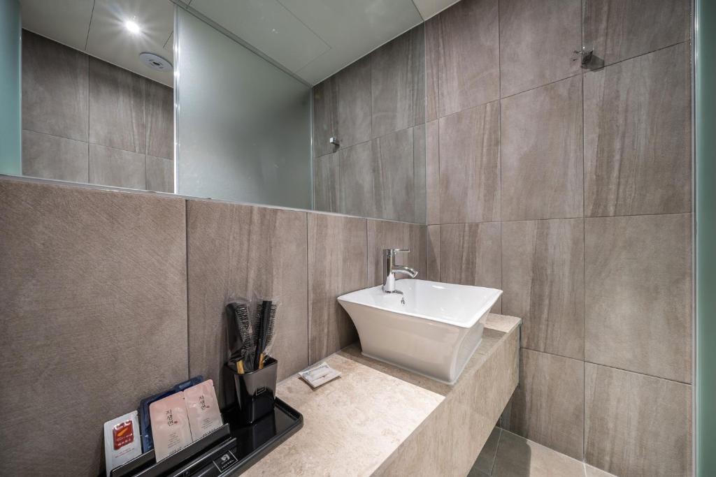 Koupelna v ubytování Stay Month Hotel
