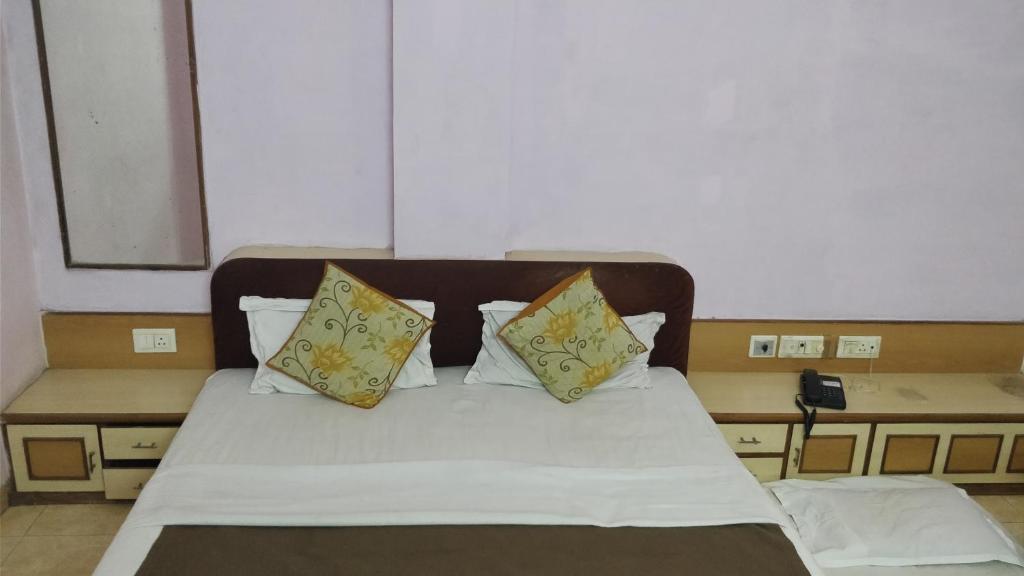 Postel nebo postele na pokoji v ubytování Hotel Damjis