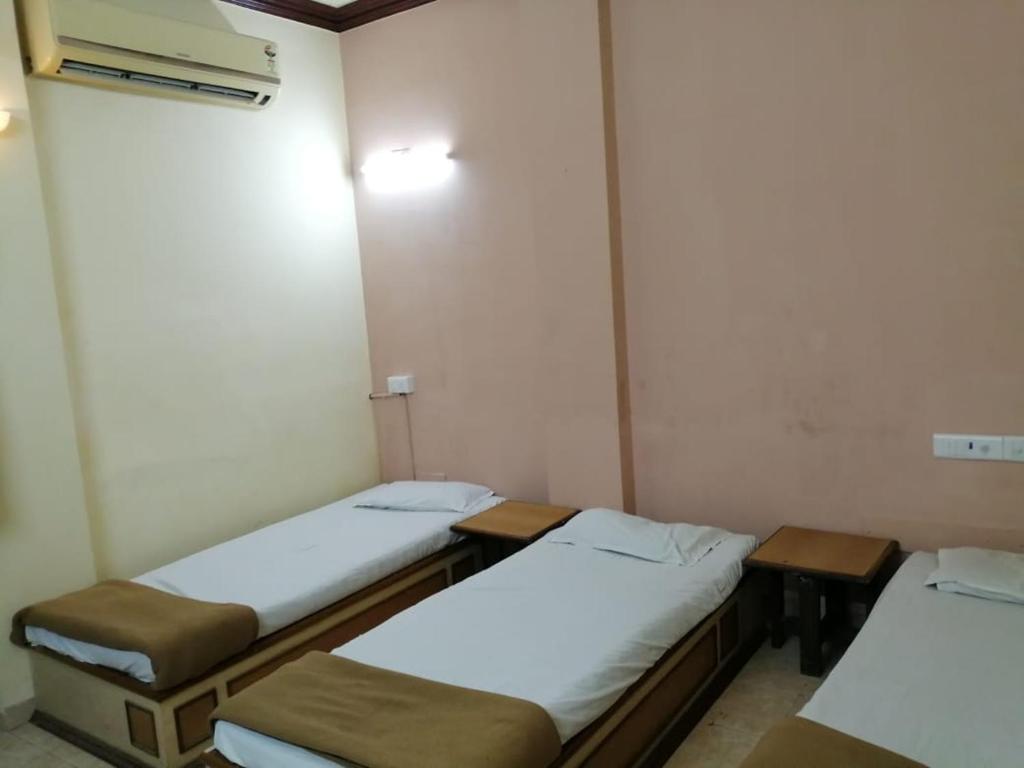 Postel nebo postele na pokoji v ubytování Hotel Damjis