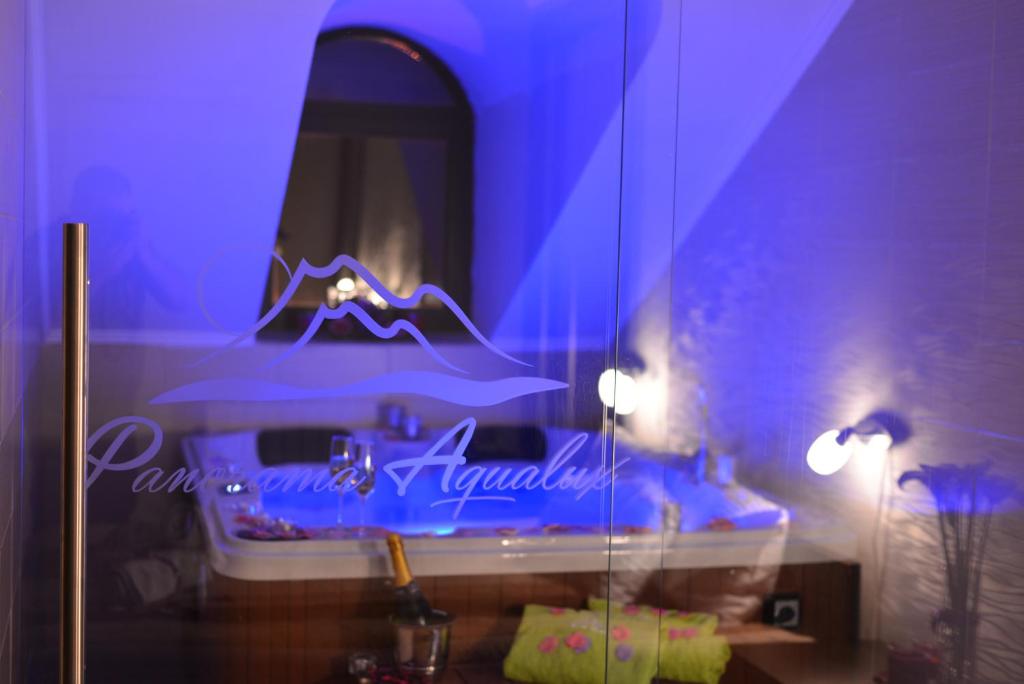 Guest House Panorama Aqualux with Free Parking - Resim 17