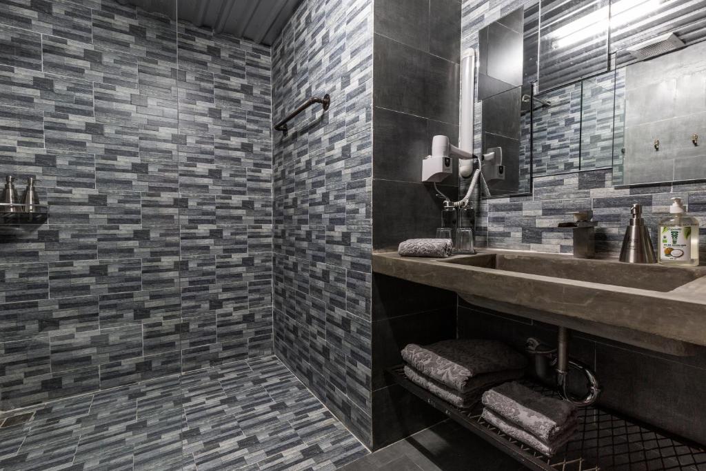 Koupelna v ubytování Bridges Danang Boutique Hotel