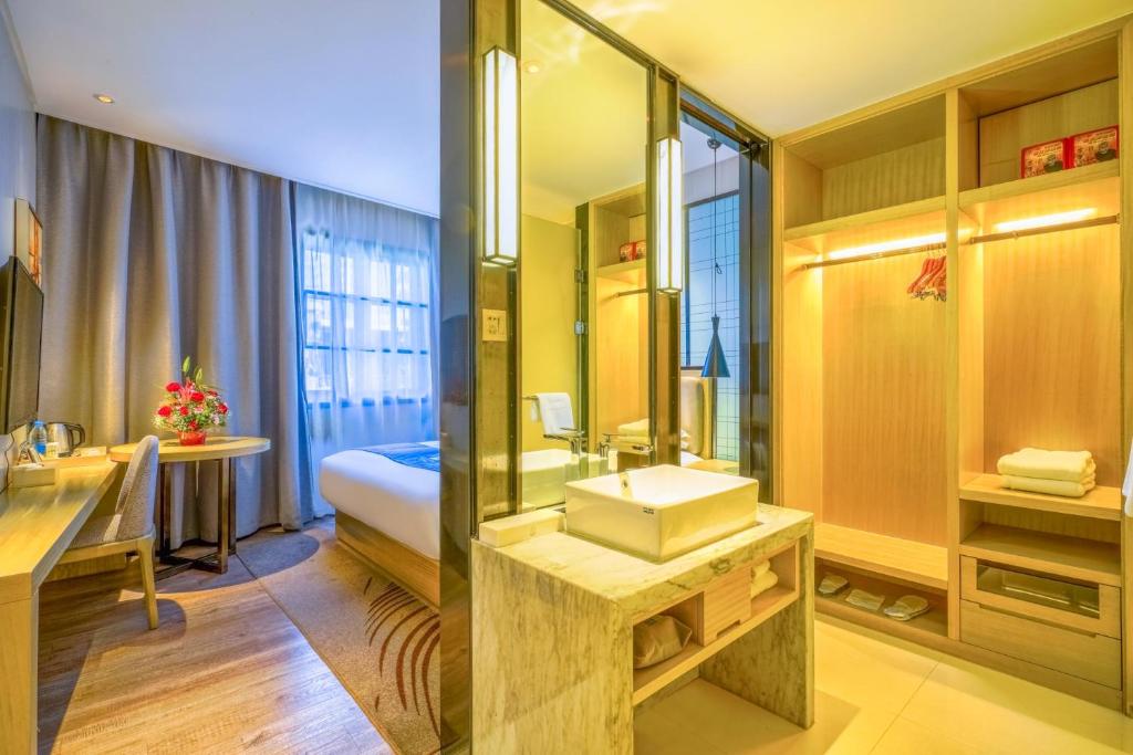 Postel nebo postele na pokoji v ubytování Echarm Hotel - Xiamen Zhongshan Road Pedestrian Street Branch