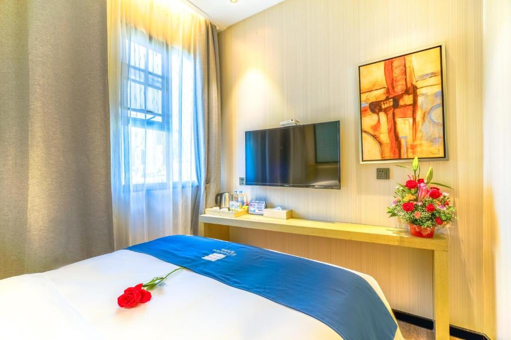 Postel nebo postele na pokoji v ubytování Echarm Hotel - Xiamen Zhongshan Road Pedestrian Street Branch