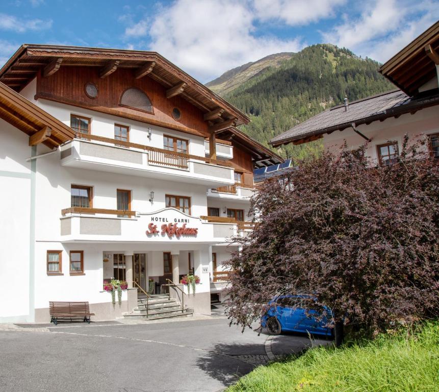 Nespecifikovaný výhled na hory nebo výhled na hory při pohledu z hotelu