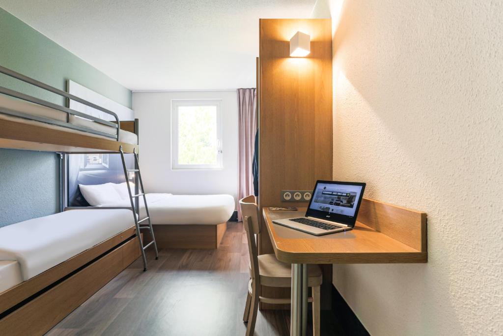 Postel nebo postele na pokoji v ubytování B&B HOTEL Metz Semécourt