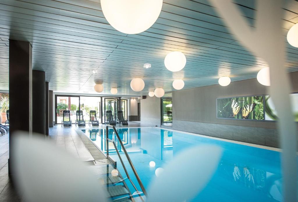 Bazén v ubytování Dominik Alpine City Wellness Hotel - Adults only nebo v jeho okolí