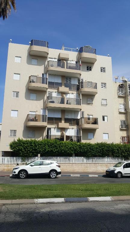 Beutifull view of batyam - Apartment With Balcony