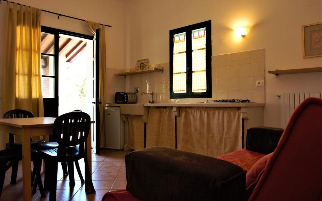 A kitchen or kitchenette at Agriresidence Debbiare