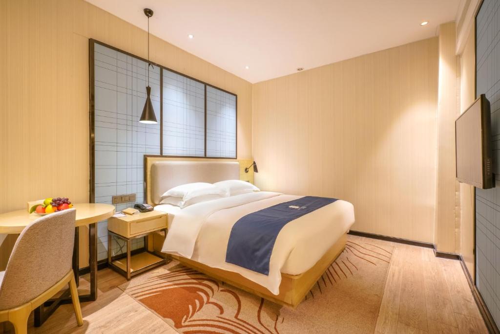 Postel nebo postele na pokoji v ubytování Echarm Hotel - Xiamen Zhongshan Road Pedestrian Street Branch