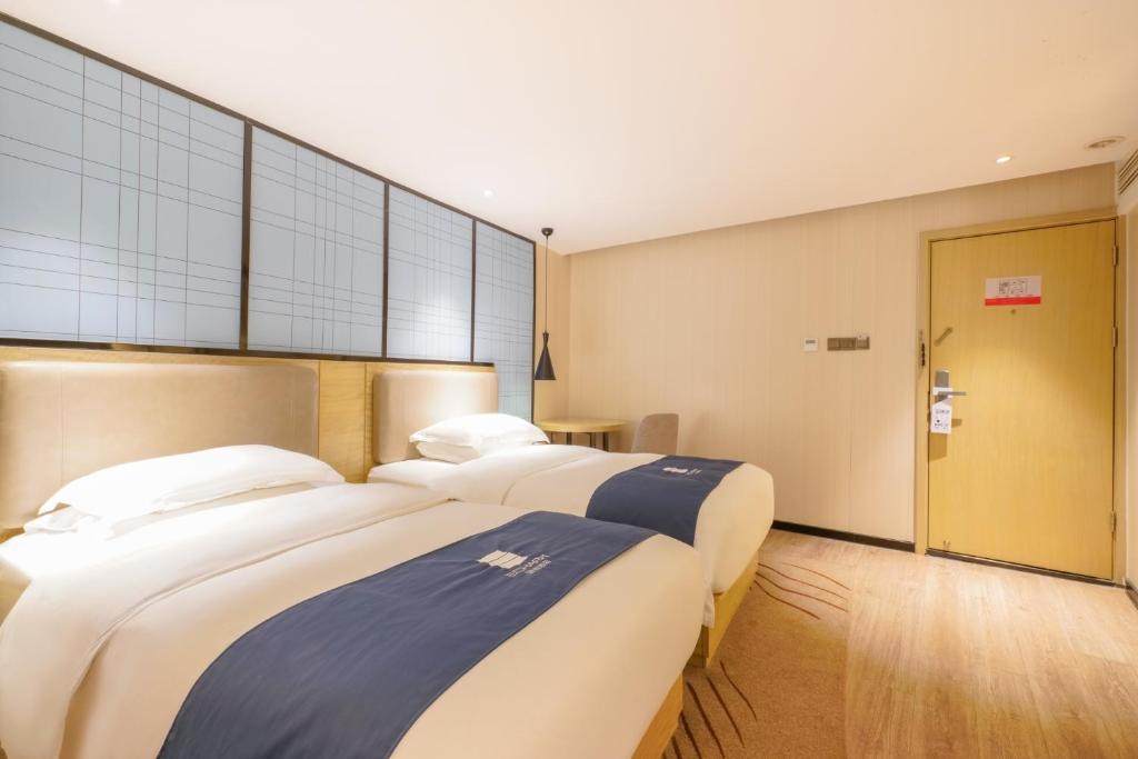 Postel nebo postele na pokoji v ubytování Echarm Hotel - Xiamen Zhongshan Road Pedestrian Street Branch