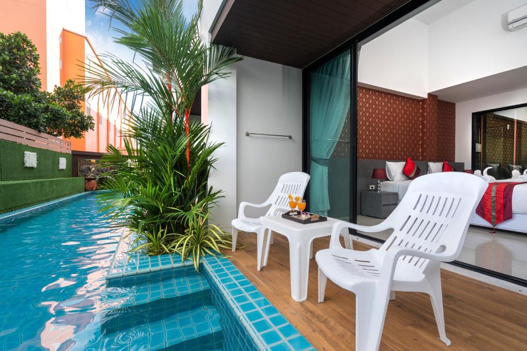 Bazén v ubytování The Thames Pool Access Resort & Villa - SHA Extra Plus nebo v jeho okolí
