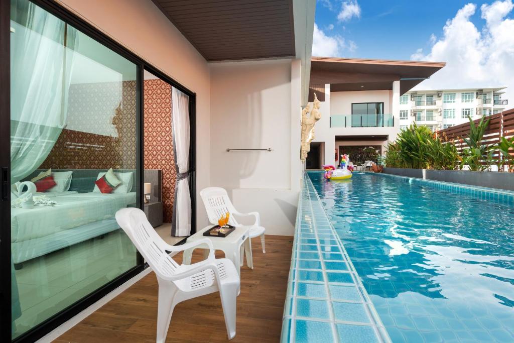 Bazén v ubytování The Thames Pool Access Resort & Villa - SHA Extra Plus nebo v jeho okolí