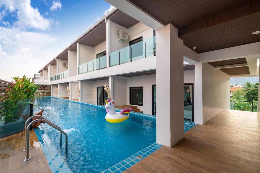 Bazén v ubytování The Thames Pool Access Resort & Villa - SHA Extra Plus nebo v jeho okolí