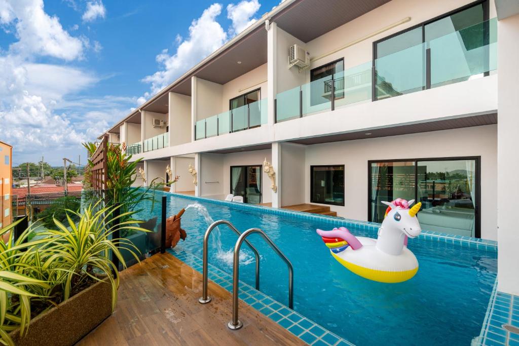 Bazén v ubytování The Thames Pool Access Resort & Villa - SHA Extra Plus nebo v jeho okolí