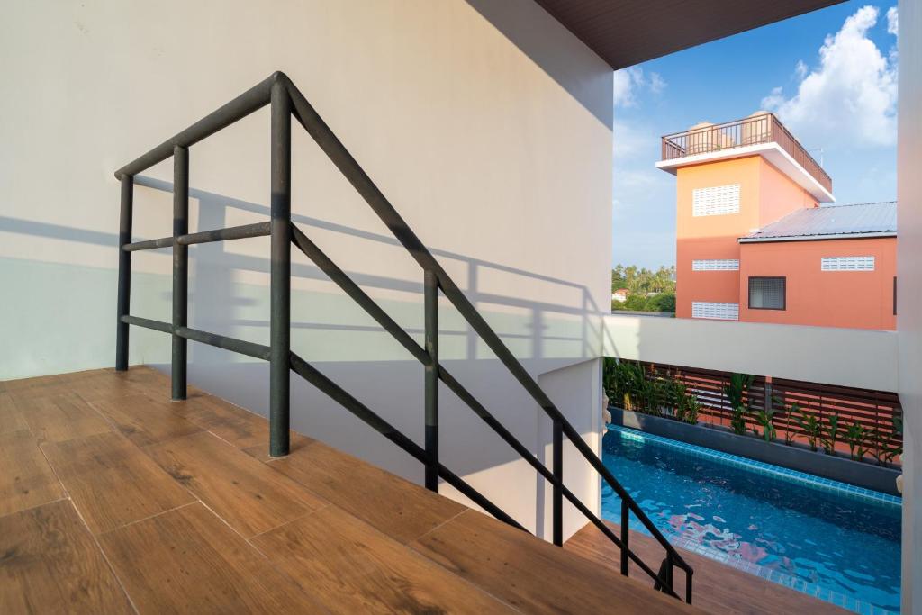 Bazén v ubytování The Thames Pool Access Resort & Villa - SHA Extra Plus nebo v jeho okolí
