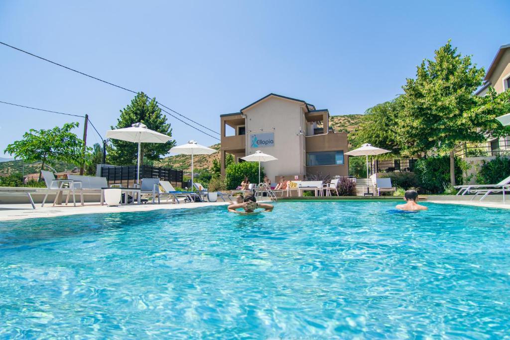 Bazén v ubytování Ellopia Point Hotel nebo v jeho okolí